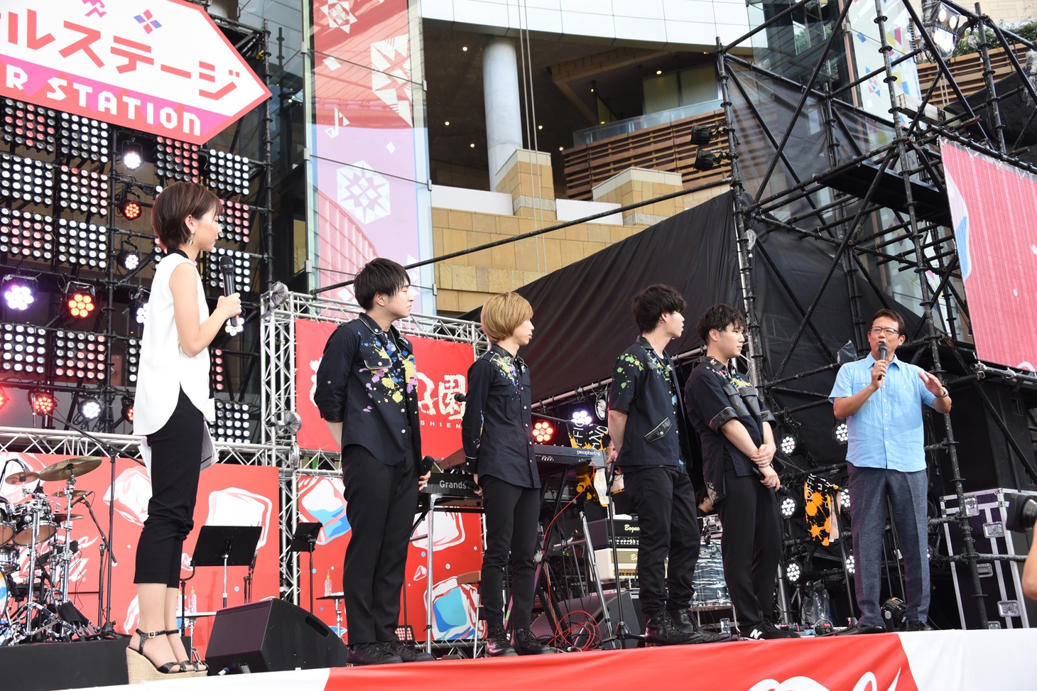 「Coca-Cola SUMMER SPECIAL 『熱闘甲子園×Official髭男dismスペシャルライブ』」の様子。