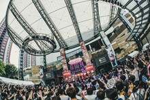 「Coca-Cola SUMMER SPECIAL 『熱闘甲子園×Official髭男dismスペシャルライブ』」の様子。（Photo by TAKAHIRO TAKINAMI）