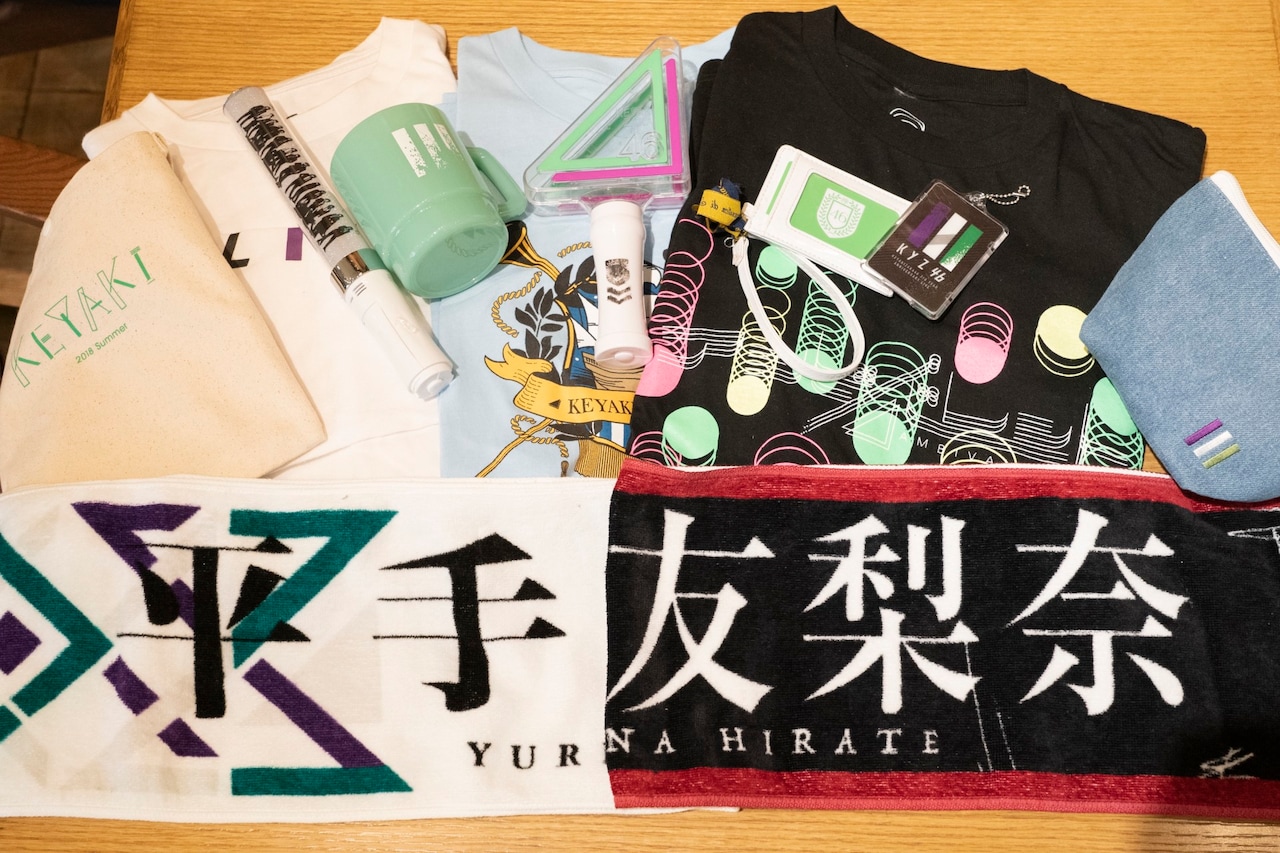 ライブ会場で買い集めた欅坂46グッズ。
