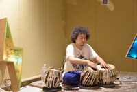 U-zhaanのタブラ修業「Chilla: 40 Days Drumming」初日の様子。