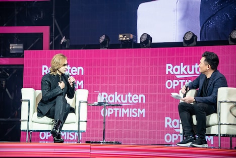 左からYOSHIKI（X JAPAN）、三木谷浩史会長兼社長（楽天株式会社）。