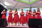 乃木坂46の4期生によるライブの様子。