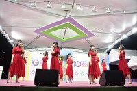 乃木坂46の4期生によるライブの様子。