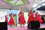 乃木坂46の4期生によるライブの様子。