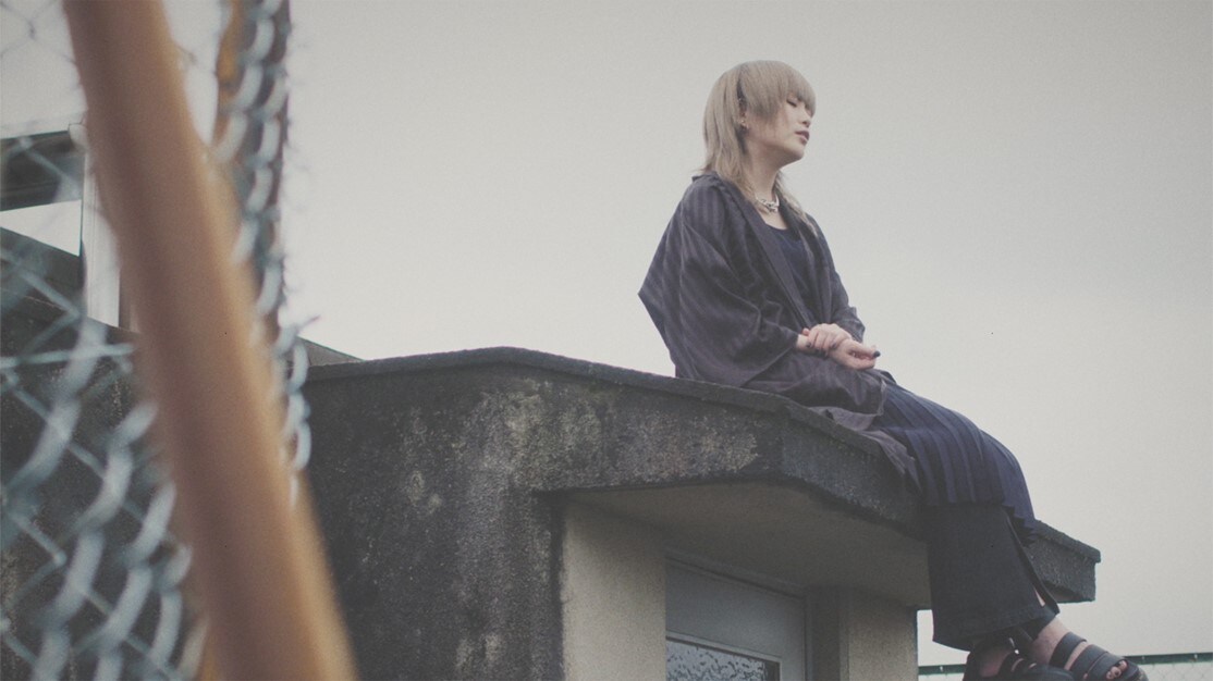 カノエラナ「セミ」ミュージックビデオのワンシーン。