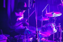 岩野亨（HOWL BE QUIET）（撮影 山川哲矢）