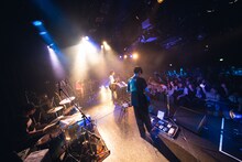 HOWL BE QUIET（撮影 山川哲矢）