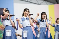 「キツネ」を初披露する日向坂46。