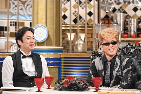 左から徳井義実、綾小路翔。 (c)TBS