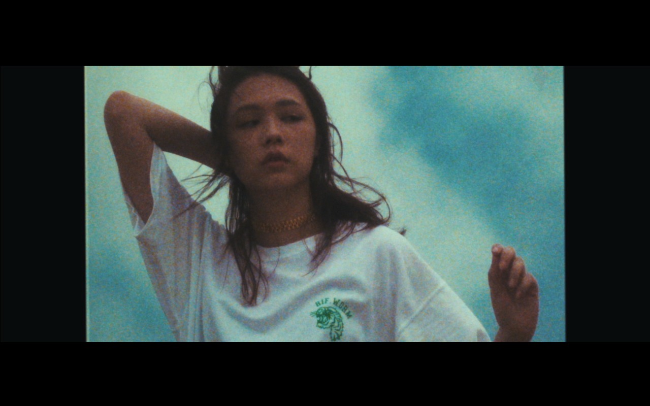 OMSB「波の歌」ミュージックビデオのワンシーン。