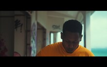 OMSB「波の歌」ミュージックビデオのワンシーン。