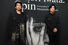 左から永瀬正敏、岩田剛典。