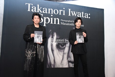 左から永瀬正敏、岩田剛典。