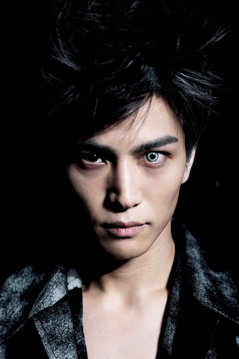 岩田剛典写真集「Spin」より。（撮影：永瀬正敏 / 講談社）