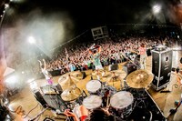 ナードマグネットのライブの様子。