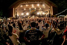 ナードマグネットのライブの様子。