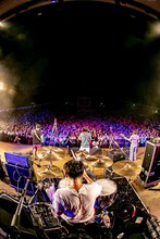 ナードマグネットのライブの様子。