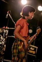 前川知子（B, Cho / ナードマグネット）