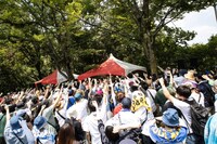 Baconのライブの様子。