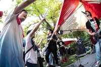 Baconのライブの様子。