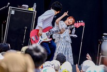 フレンズのライブの様子。