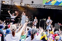 フレンズのライブの様子。