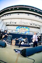 cinema staffのライブの様子。