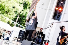 cinema staffのライブの様子。