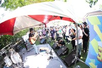 ASAYAKE 01のライブの様子。