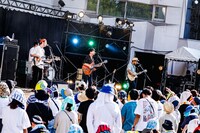 DENIMSのライブの様子。