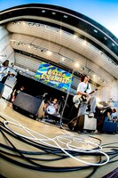 tetoのライブの様子。