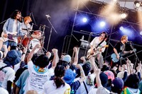 tetoのライブの様子。