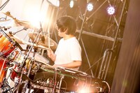 小泉貴裕（Dr / KANA-BOON）