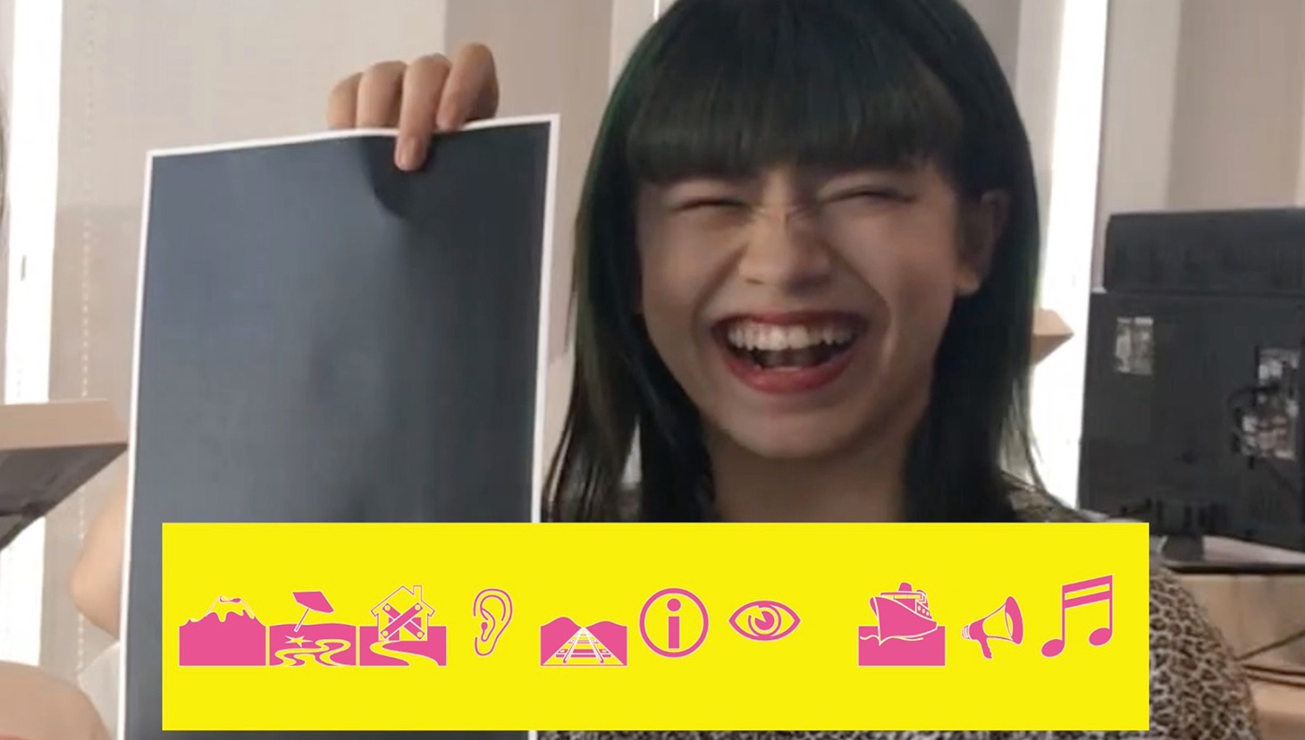 EMPiRE「MiDORiN TV」のワンシーン。