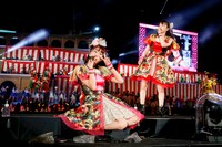 左から佐々木彩夏、百田夏菜子。