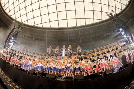 「MomocloMania2019 -ROAD TO 2020- 史上最大のプレ開会式」の様子。