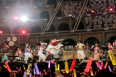 「MomocloMania2019 -ROAD TO 2020- 史上最大のプレ開会式」の様子。