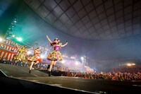 「MomocloMania2019 -ROAD TO 2020- 史上最大のプレ開会式」の様子。