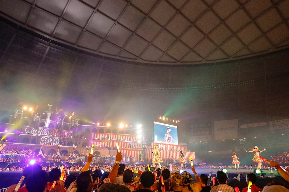 「MomocloMania2019 -ROAD TO 2020- 史上最大のプレ開会式」の様子。