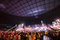 「MomocloMania2019 -ROAD TO 2020- 史上最大のプレ開会式」の様子。