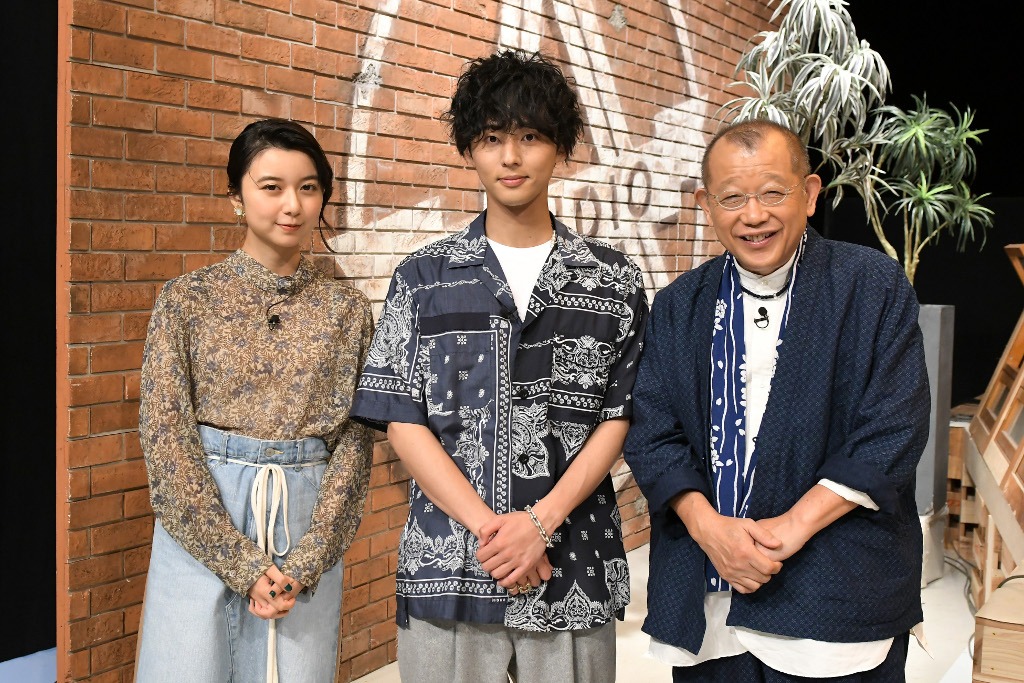 左から上白石萌歌、藤ヶ谷太輔（Kis-My-Ft2）、笑福亭鶴瓶。(c)TBS