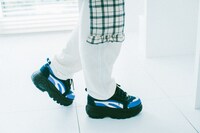 コショージメグミのフリル付きラインパンツ。