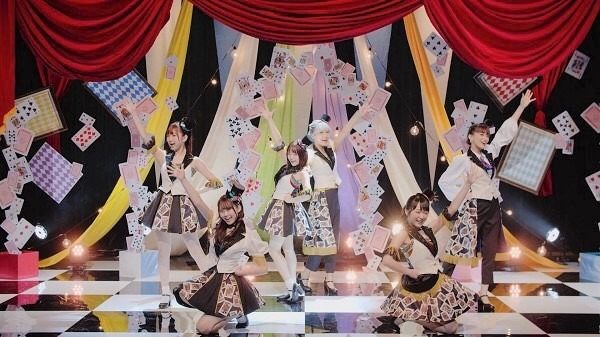 i☆Ris「FANTASTIC ILLUSION」ミュージックビデオのワンシーン。