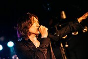吉井和哉（Vo, G）（撮影：横山マサト）
