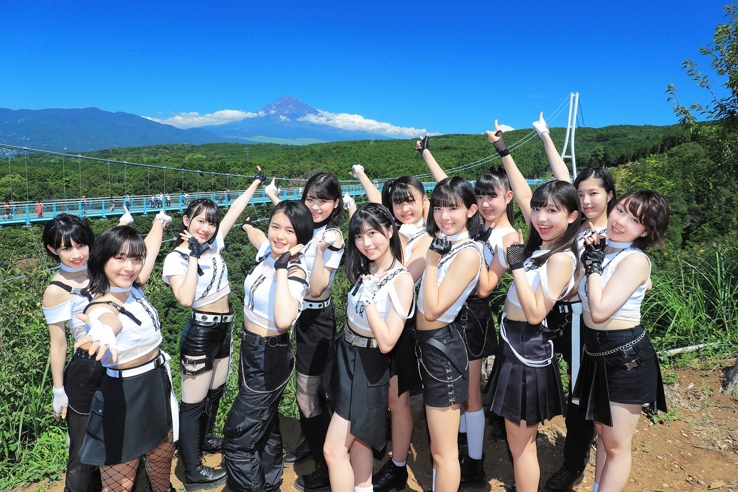 BEYOOOOONDS（写真提供：アップフロント）