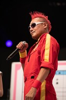 不敵な表情を浮かべるギュウゾウ。