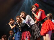 左から瀬田さくら、秋本帆華、律月ひかる、春名真依。