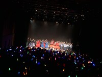 TEAM SHACHI、たこやきレインボー、ばってん少女隊、いぎなり東北産が出演した「スタプラローカリズム vol.1～狼煙をあげろ！～」の様子。