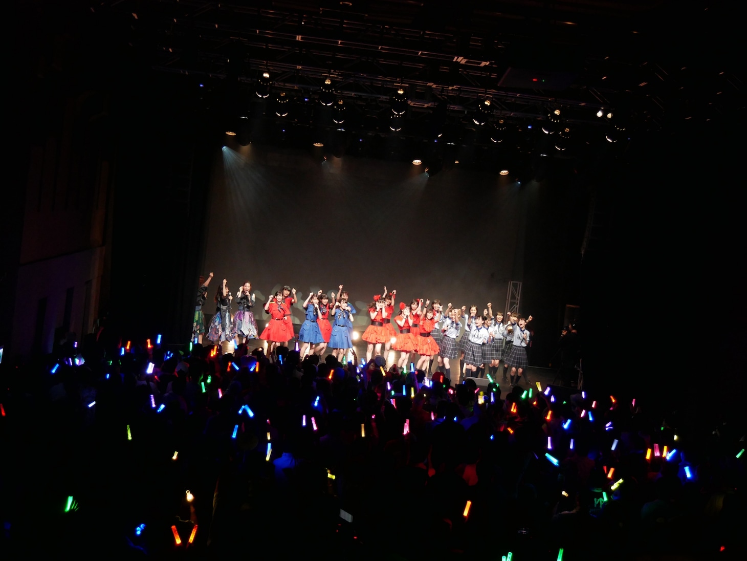 TEAM SHACHI、たこやきレインボー、ばってん少女隊、いぎなり東北産が出演した「スタプラローカリズム vol.1～狼煙をあげろ！～」の様子。