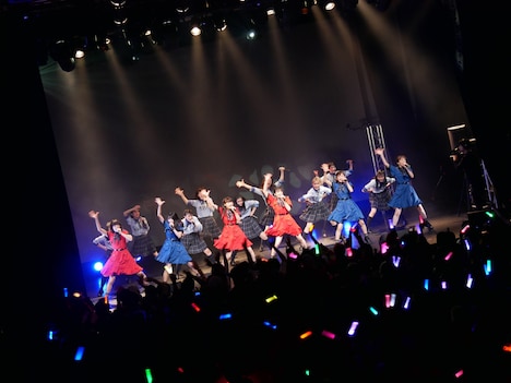 「天下一品」でコラボするいぎなり東北産とばってん少女隊。